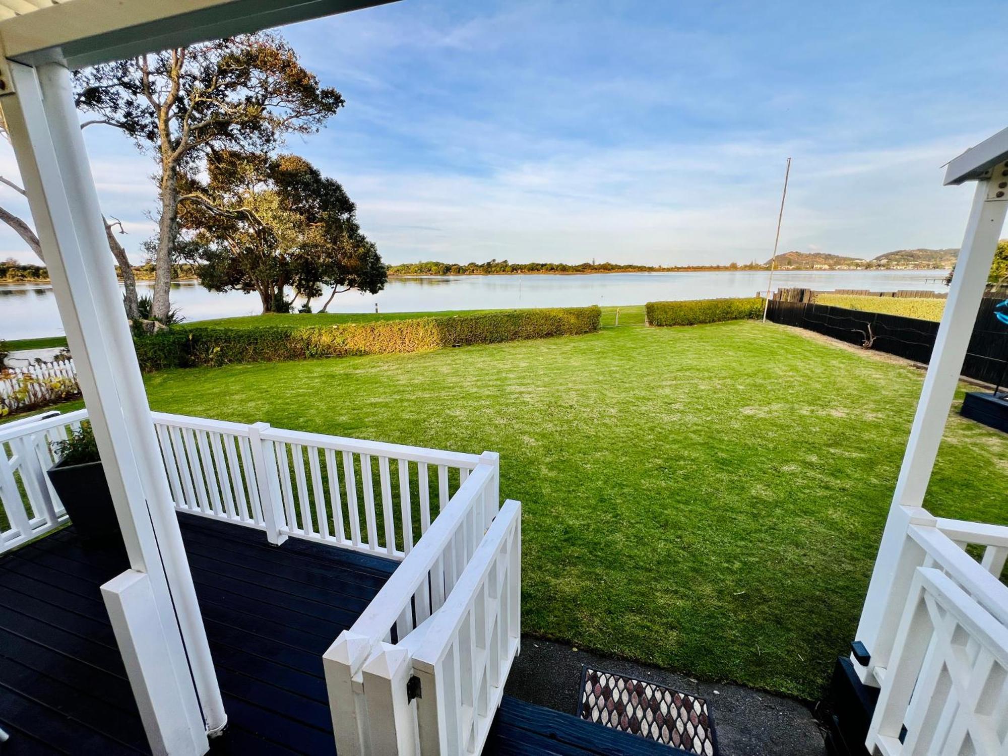 Monarch Cottage On The Estuary Athenree Экстерьер фото